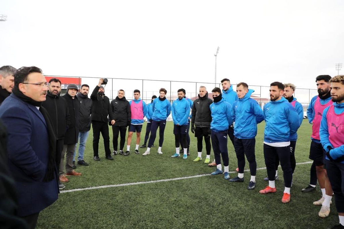 Vali Çiçek, Afyonspor antrenmanını izledi