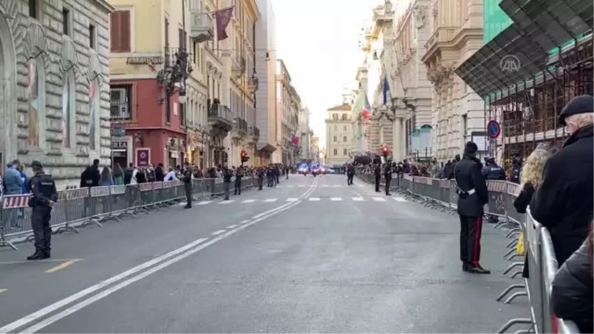 İtalya\'da yeniden cumhurbaşkanı seçilen Mattarella yemin ederek görevine başladı Açıklaması