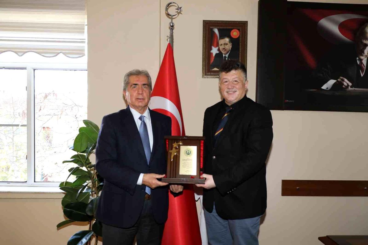 ASKF\'den Fillikçioğlu\'na teşekkür plaketi