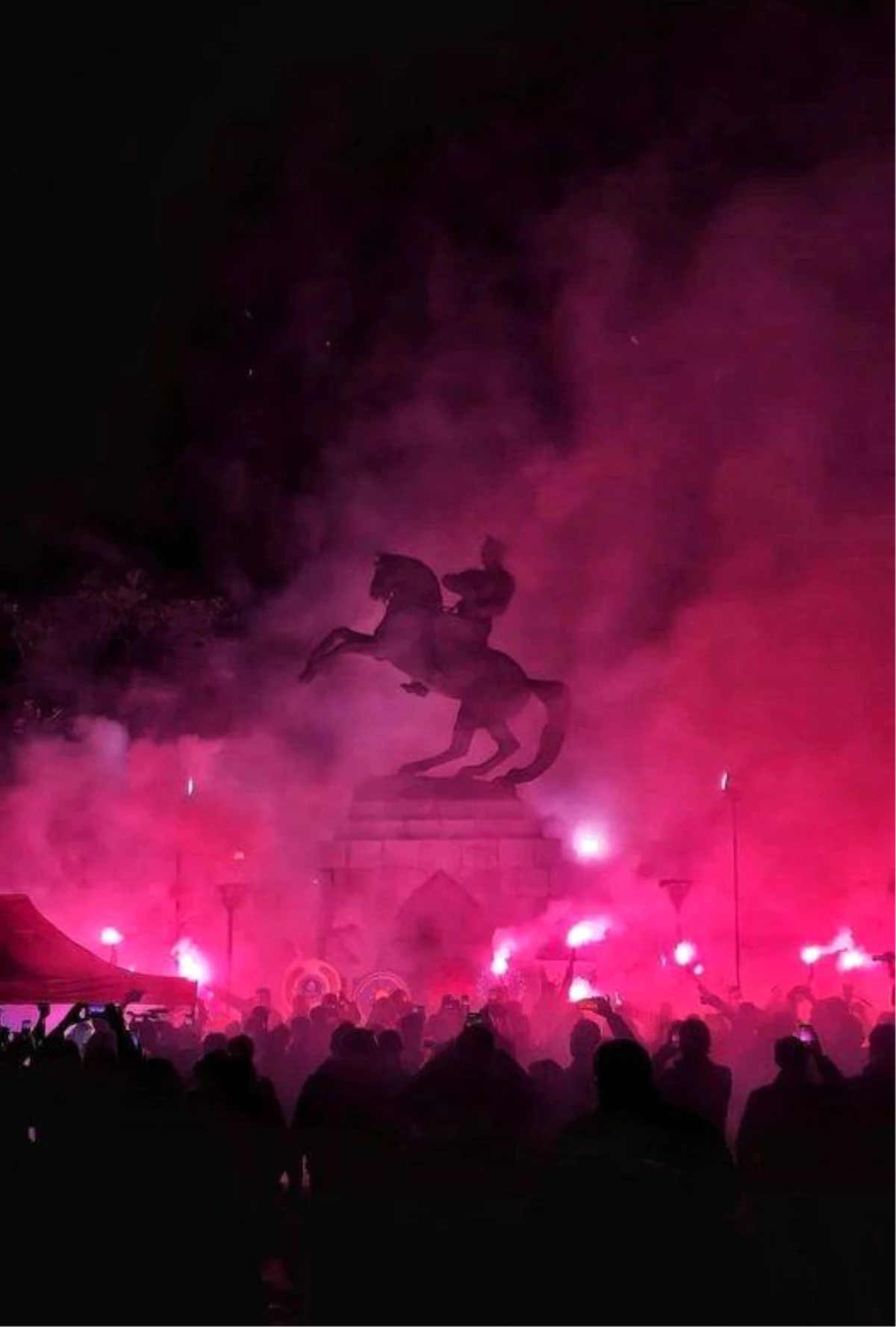 Başkan Demir\'den Onur Anıtı\'na düzenlenen çirkin saldırıya kınama