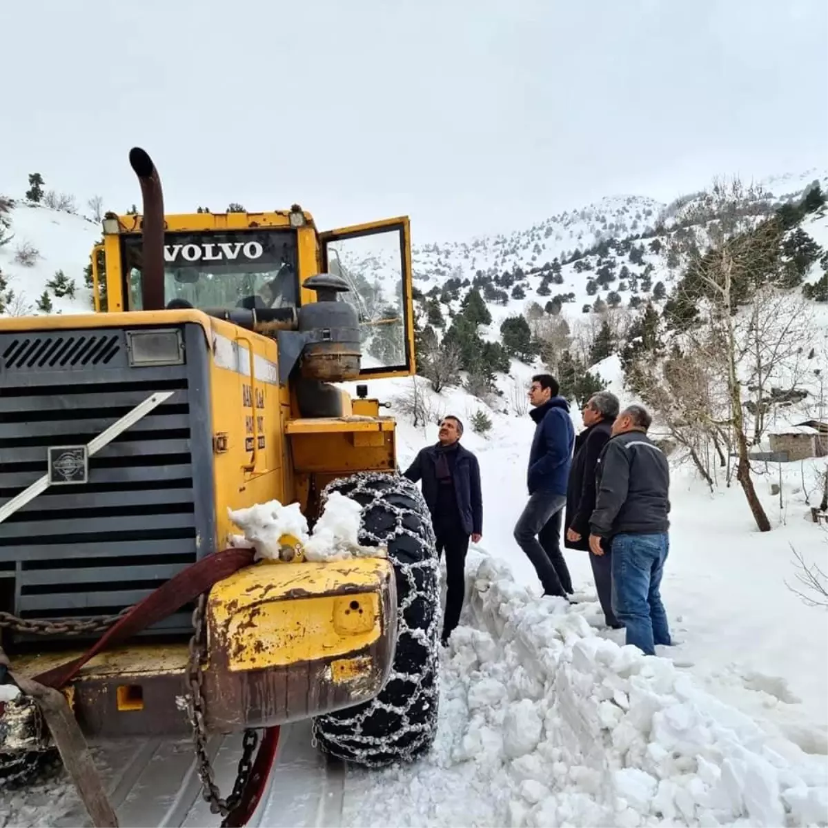 Kaymakam Ayrancı, yol açma çalışmalarını inceledi