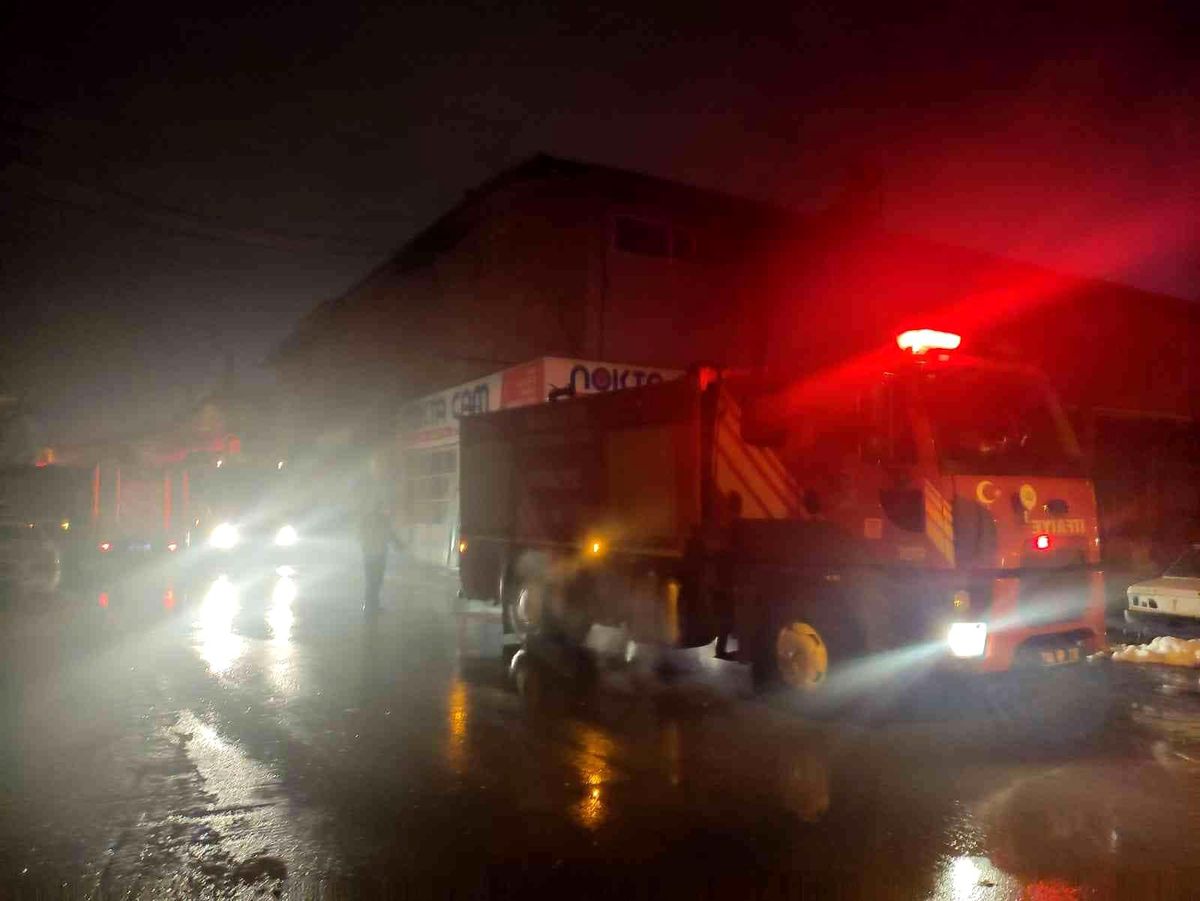 Malatya'da mobilya dükkanında yangın