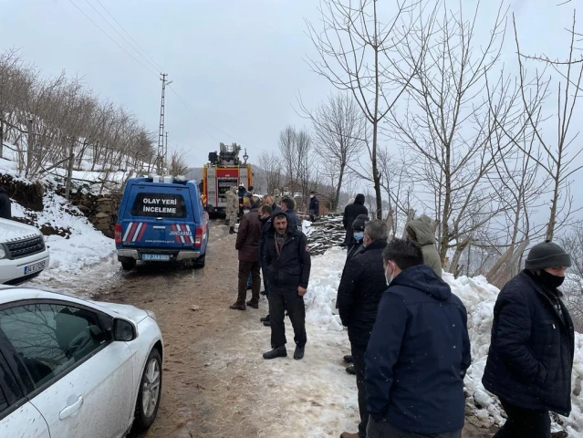 Evde çıkan yangında 2 çocuk yaşamını yitirdi (2)