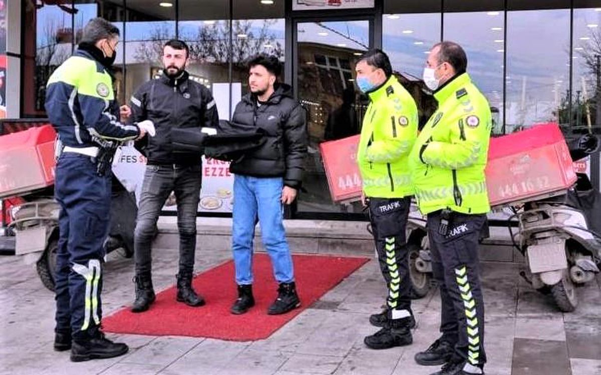 Polislerden kuryelere bilgilendirme yapıldı