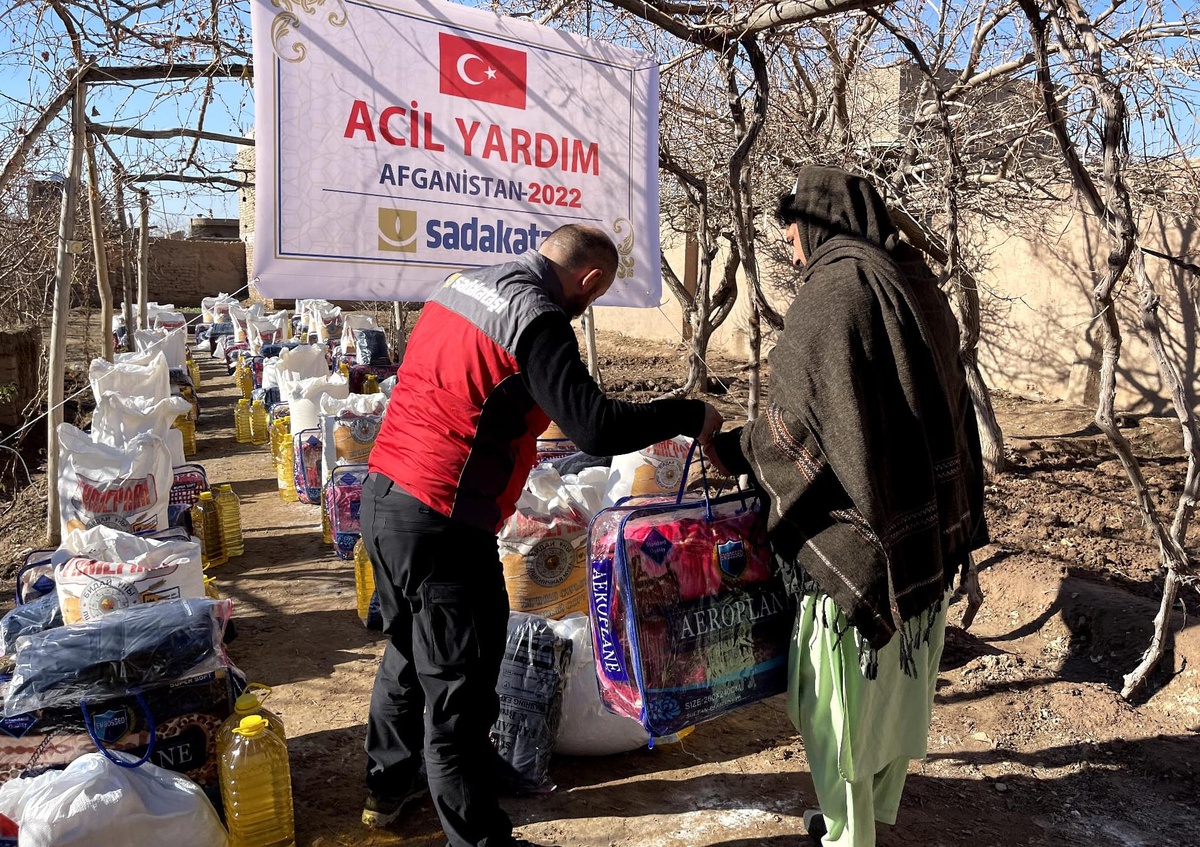 Sadakataşı Derneği\'nden, Afganistan\'daki ihtiyaç sahiplerine yardım