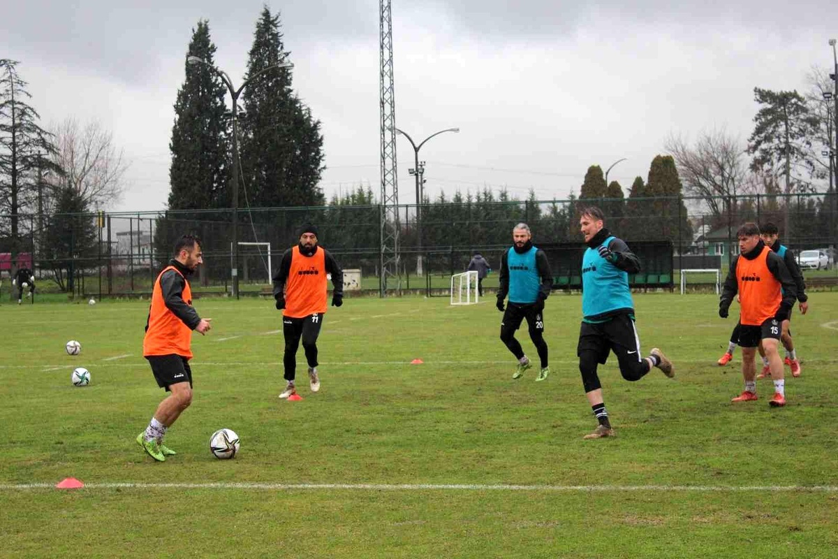 Sakaryaspor, 48 puanla liderliğini koruyor