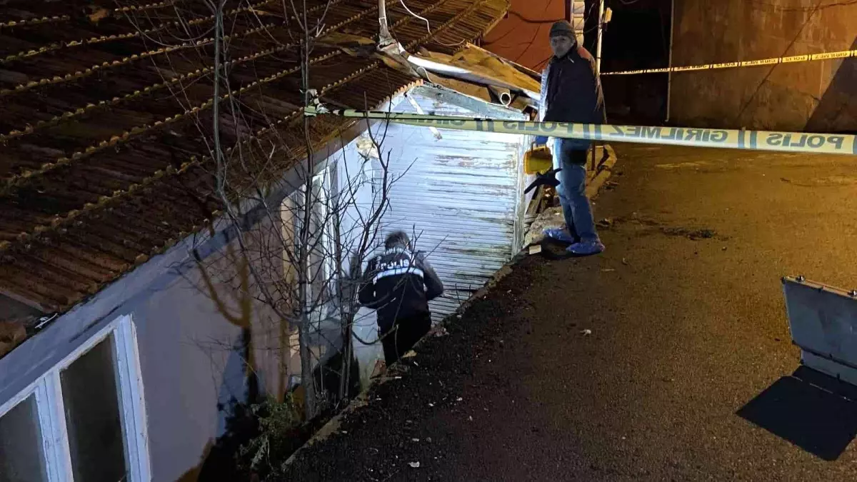 Sarıyer\'de iki grup arasında çıkan silahlı kavgada 14 yaşındaki kız çocuğu başından vuruldu