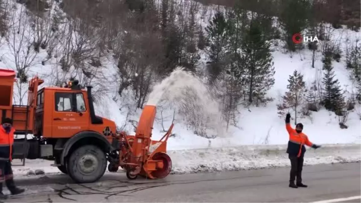 Sinop\'un yüksek kesimlerinde kar küreme devam ediyor