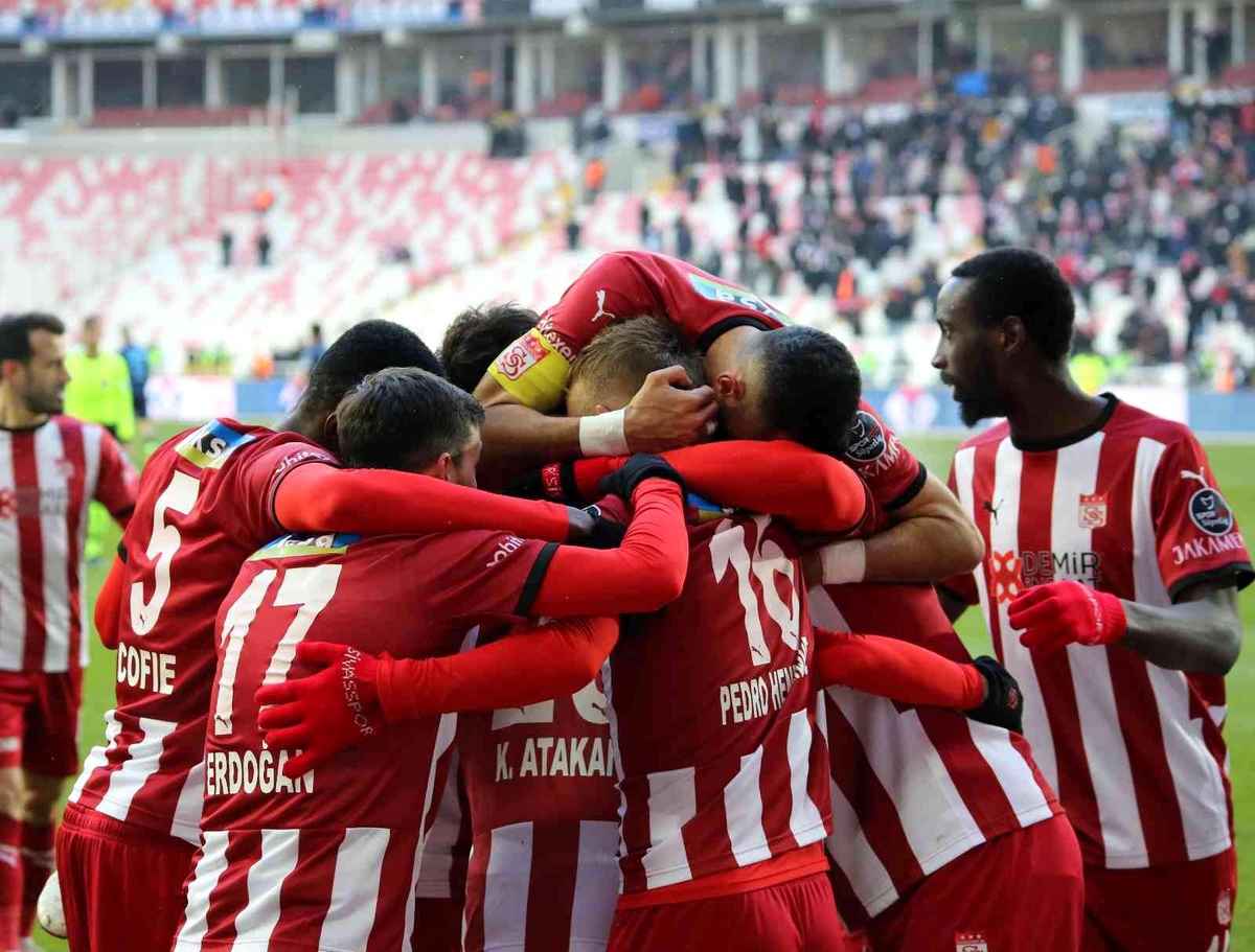 Sivasspor\'da 2 futbolcu ceza sınırında