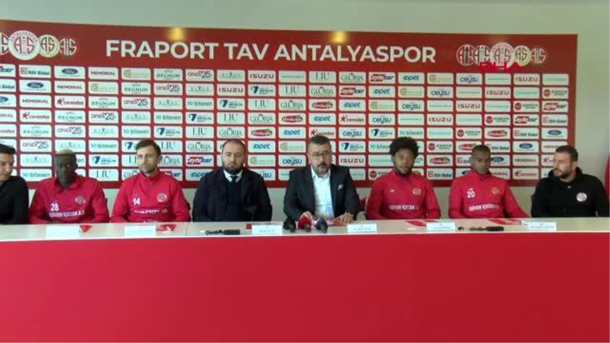 SPOR Antalyaspor\'da yeni transferler için imza töreni düzenlendi