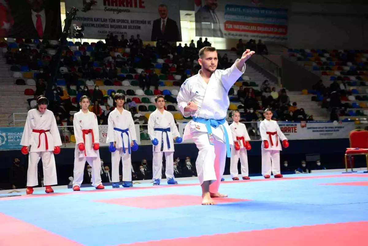 Türkiye Büyükler Karate Şampiyonası\'nın açılış seremonisi yapıldı