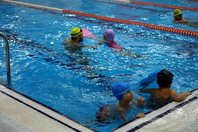 Yenişehir'de belediyesinden astım hastalarına özel yüzme kursu