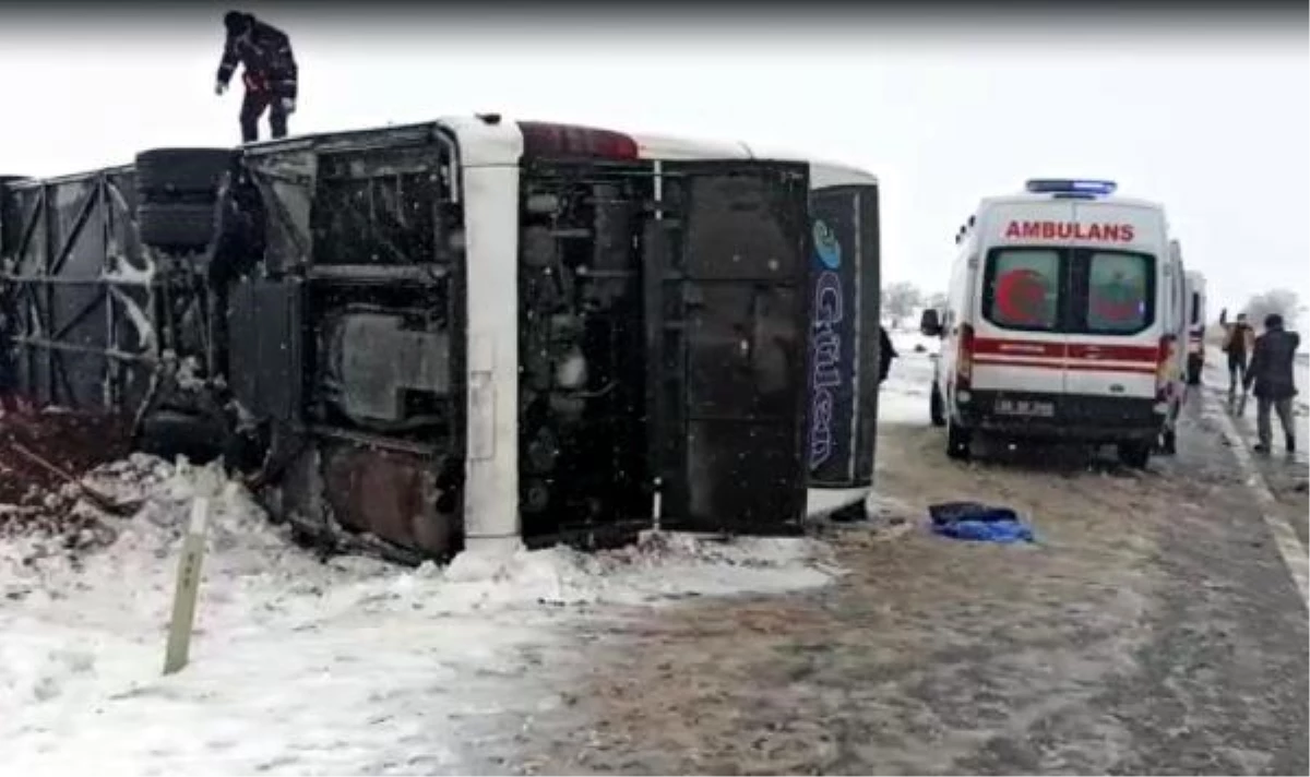 Yozgat\'ta yolcu otobüsü devrildi: 1 ölü, 15 yaralı