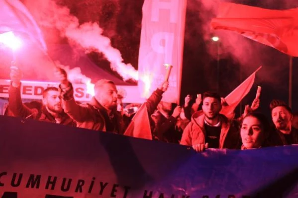 Samsun'da Onur Anıtı'nda dev Atatürk posteri ile yürüyüş: Çevre illerden de katılım oldu!
