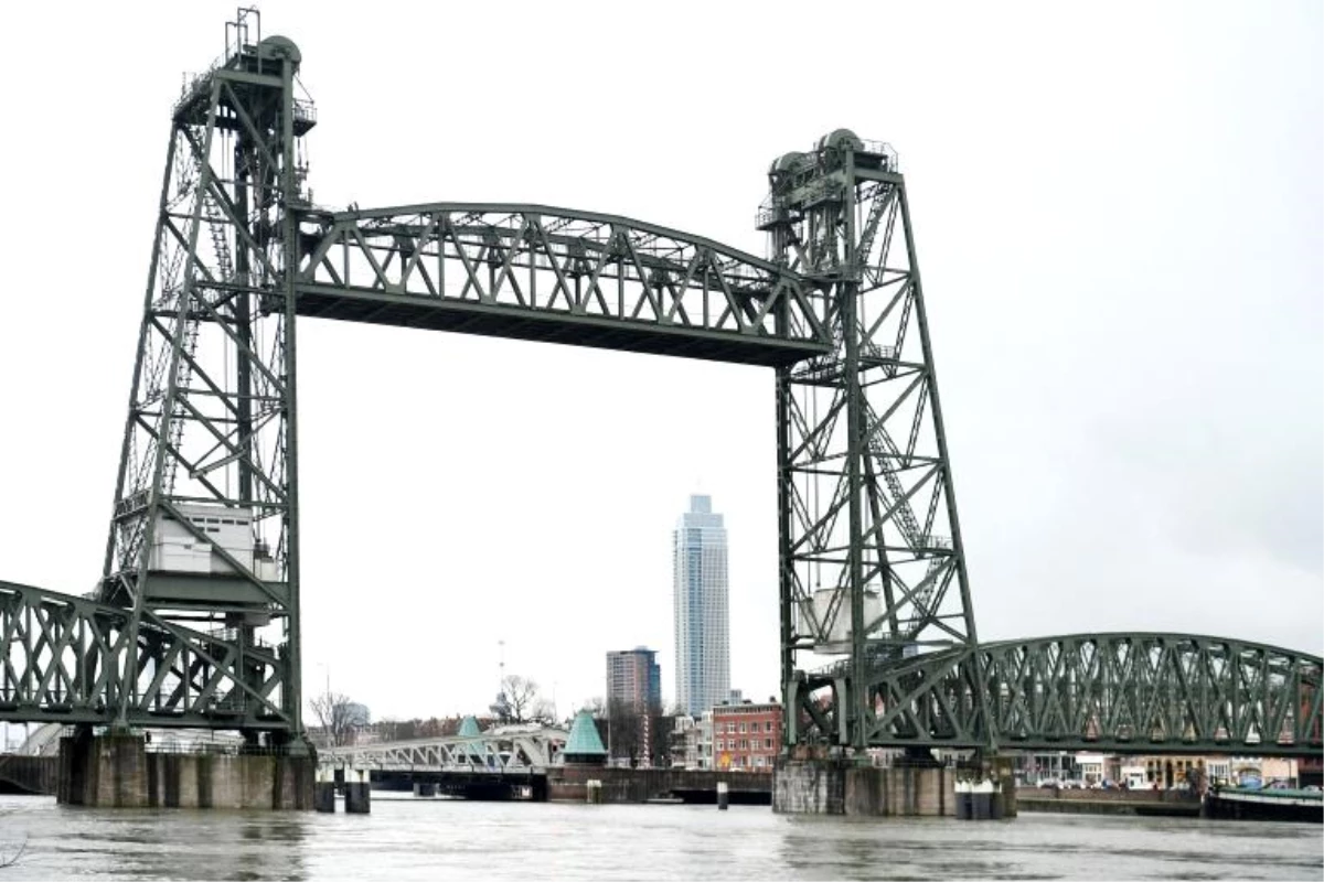 Bezos\'un lüks yatı için Rotterdam\'daki tarihi köprünün sökülmesi talebine tepki yağıyor