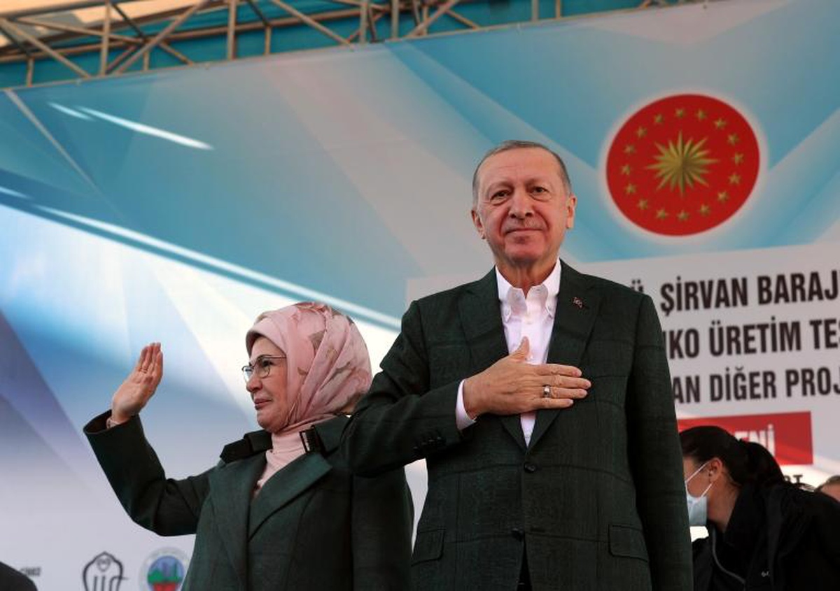 Cumhurbaşkanı Erdoğan\'ın eşi Emine Erdoğan: "Anca beraber, kanca beraber. İnşallah en kısa sürede bu hastalığı Tayyip beyle birlikte atlatacağız....