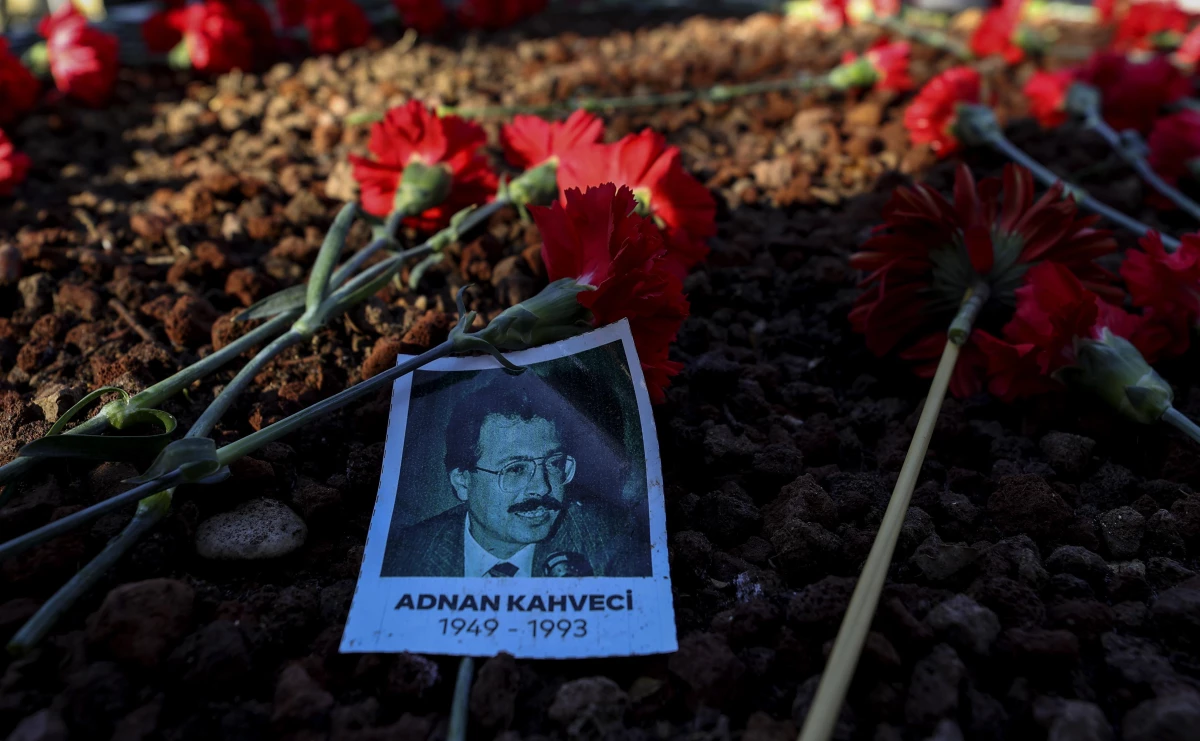Son dakika gündem: Eski Bakan Adnan Kahveci vefatının 29. yılında mezarı başında anıldı