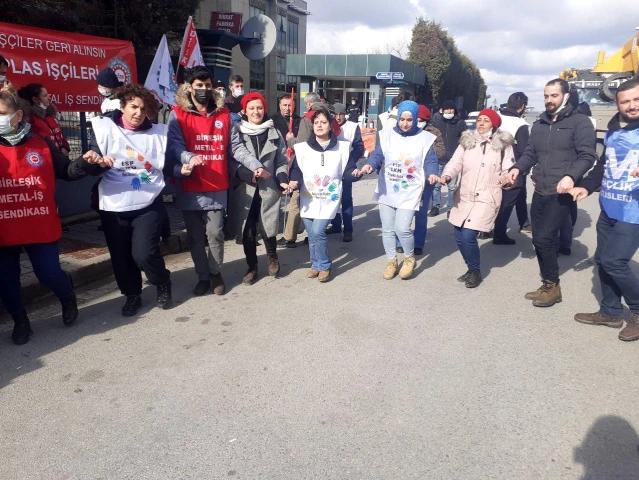 Fabrikada işçilerinden halaylı eylem