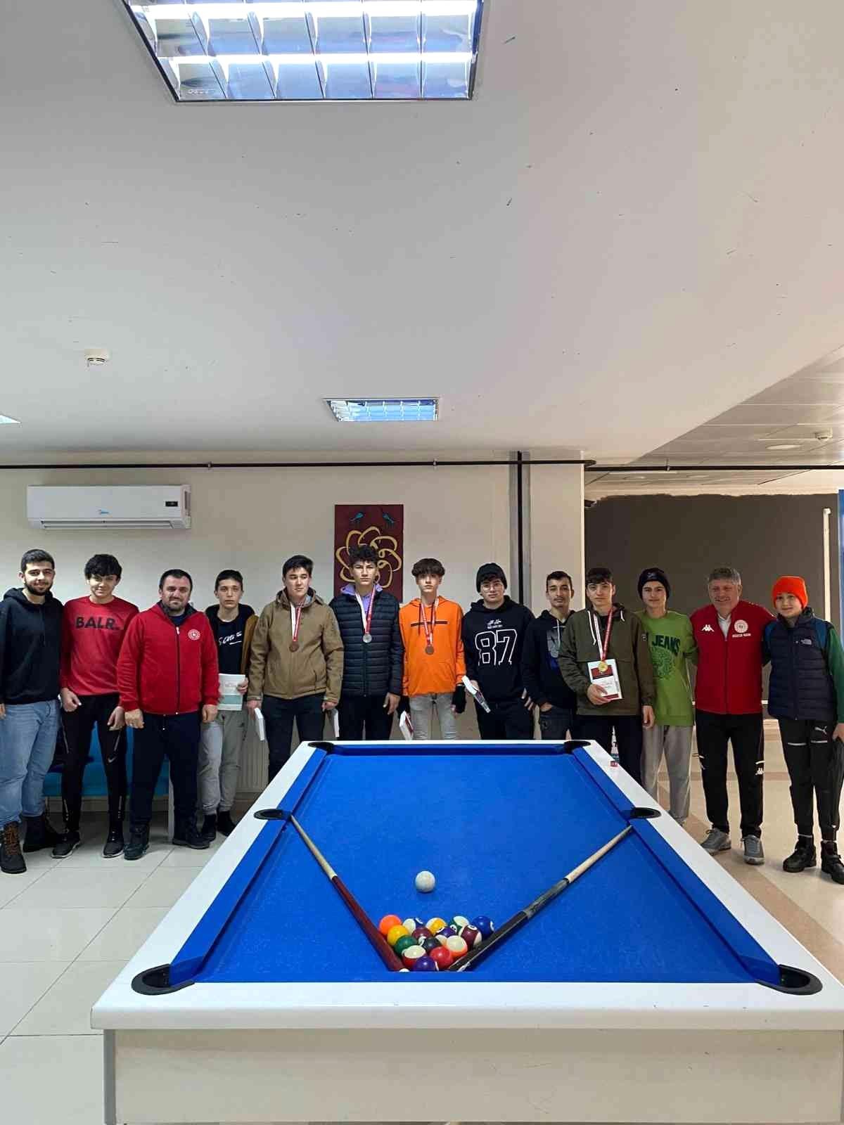 Gençlerle bilardo şampiyonası düzenlendi