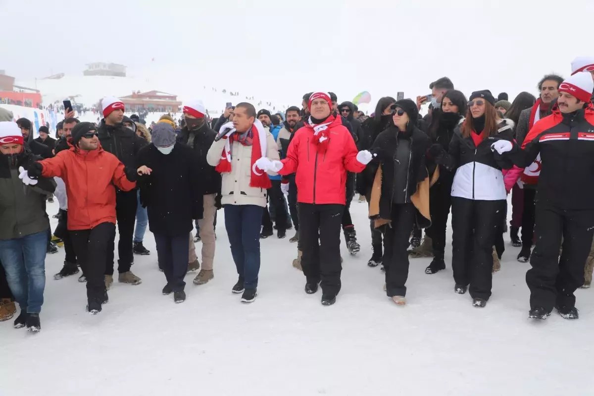 Hakkari\'de 4. Kar Festivali renkli görüntülere sahne oldu