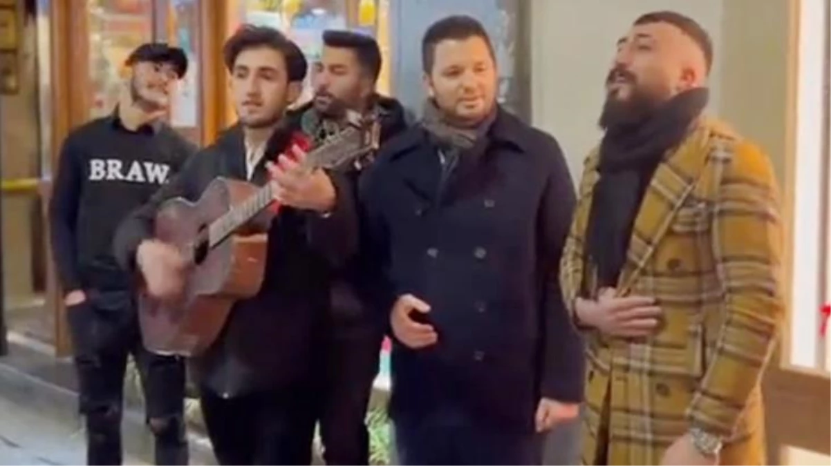 AK Parti milletvekilinden Kürtçe şarkı! İstiklal\'de gençlerle bir araya geldi