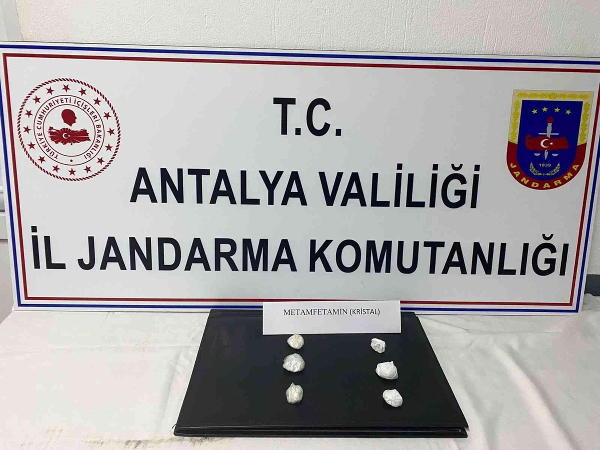 Jandarmanın yol uygulamasında uyuşturucu ele geçirildi