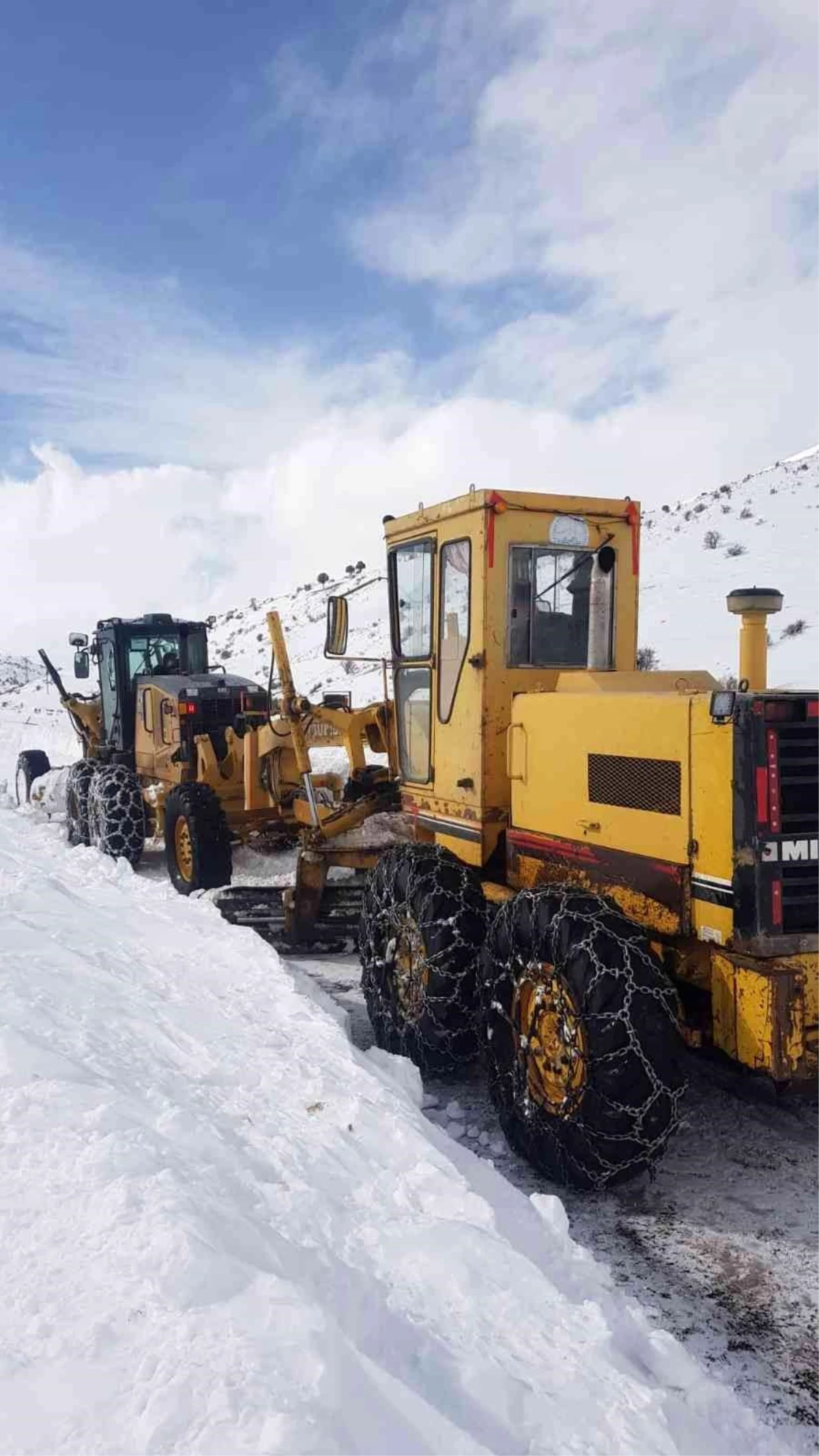 Büyükşehir Belediyesi 65 yolu kardan temizleyip ulaşıma açtı