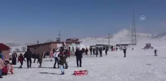 Yarıyıl tatili dolayısıyla kayak tesisleri yoğun ilgi görüyor