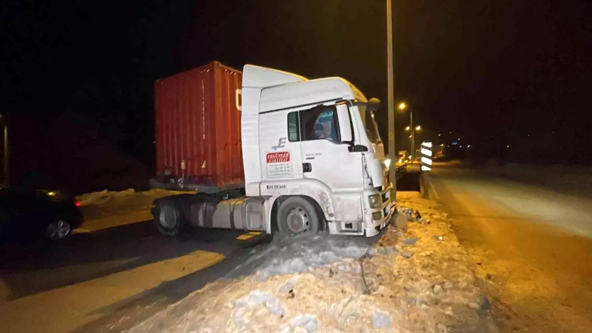 Zincirleme kaza sonrası yol trafiğe açıldı