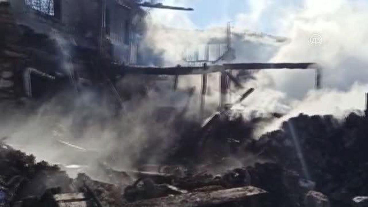 Afyonkarahisar'da ahşap evde çıkan yangında bir kişi öldü