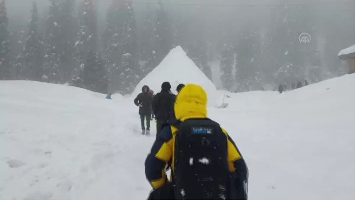 CAMMU KEŞMİR - Keşmir\'in ünlü kayak merkezi Gulmarg\'da iglo kafe