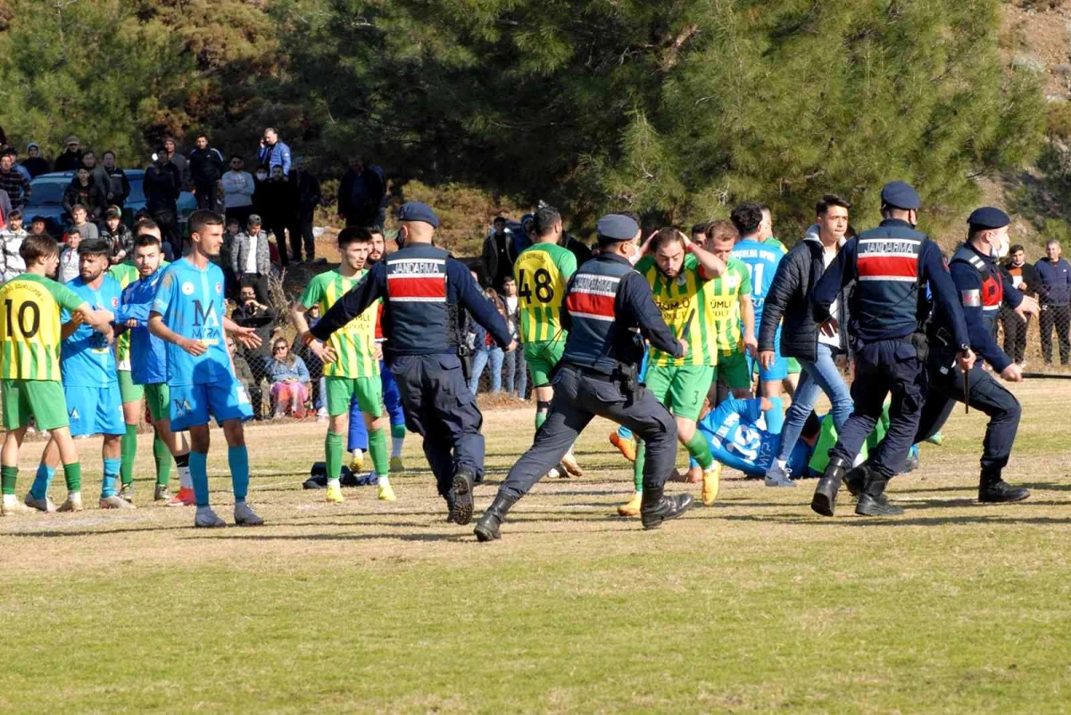 Fethiye\'de amatör ligdeki futbol maçında kavga