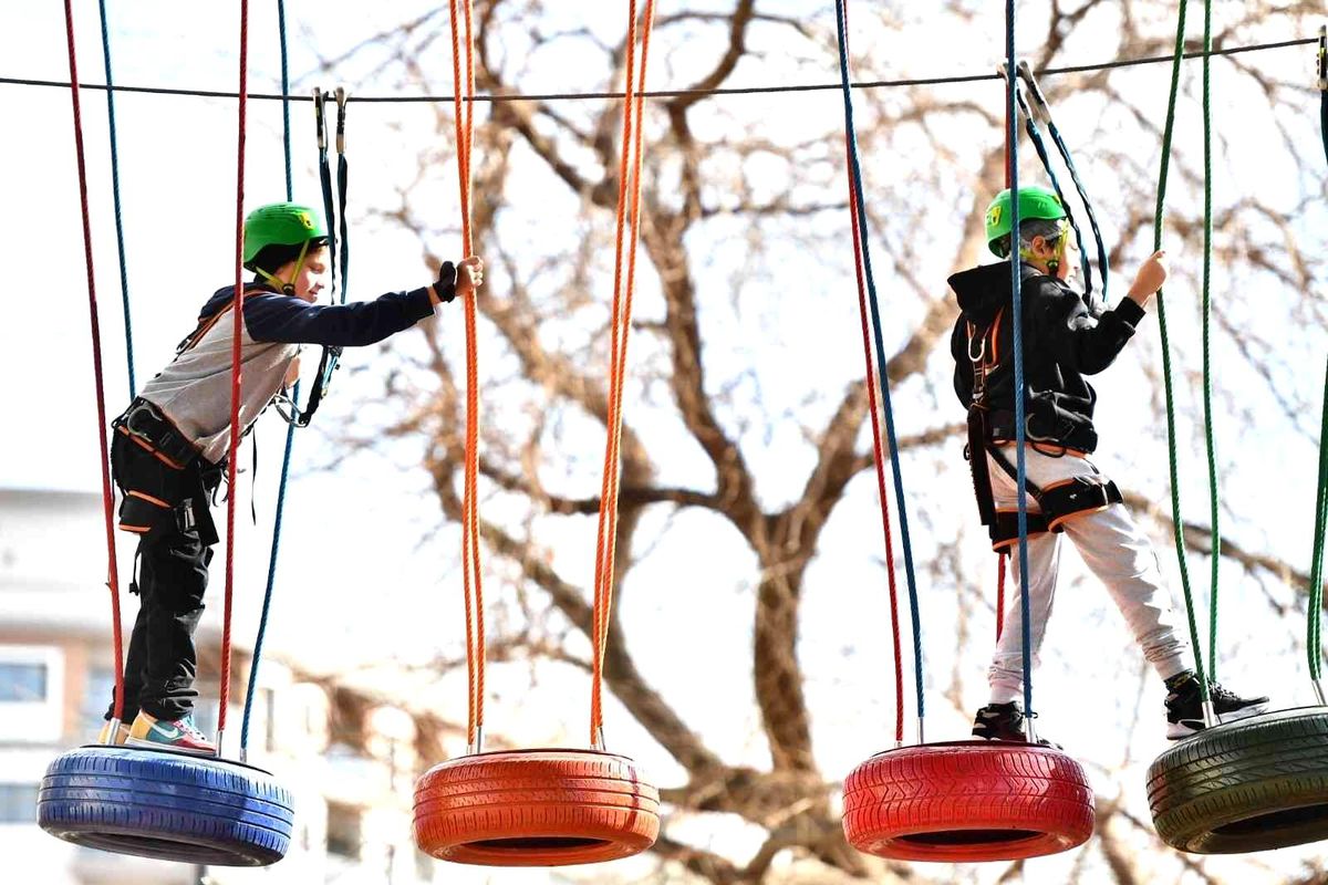 İşitme engelli ailelerin çocukları Macera Park\'ta