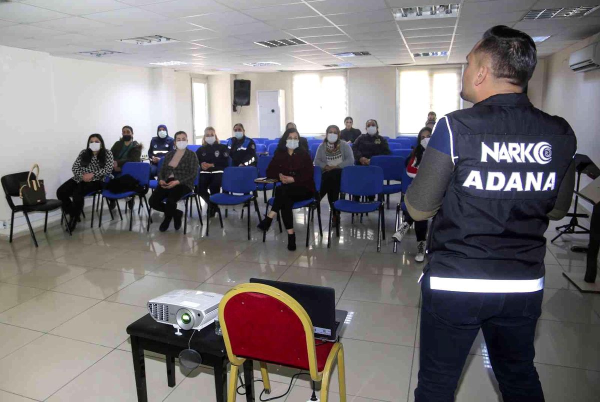 Kadın personele uyuşturucuyla mücadele eğitimi