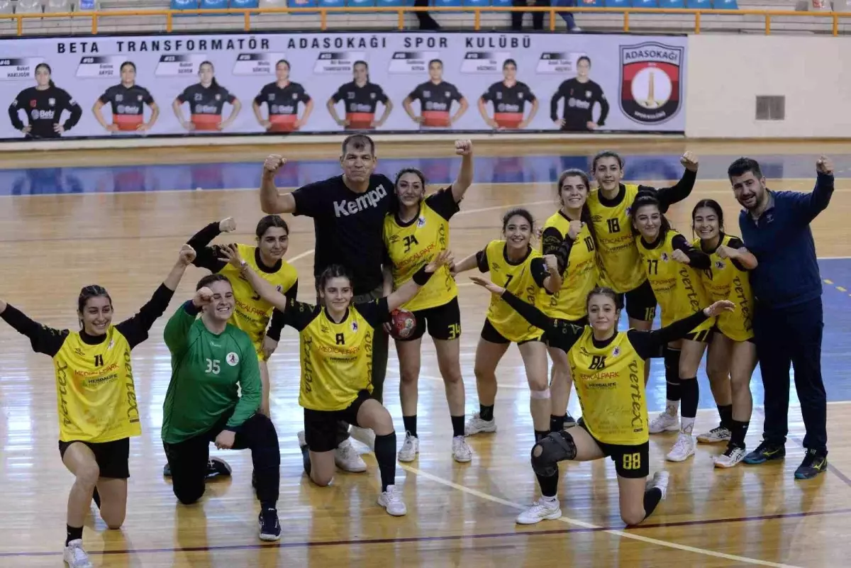 Kadınlar Hentbol 1. Ligi A Grubu: Adasokağı Spor Kulübü: 19 Elazığ Sosyal Yardımlaşma: 20