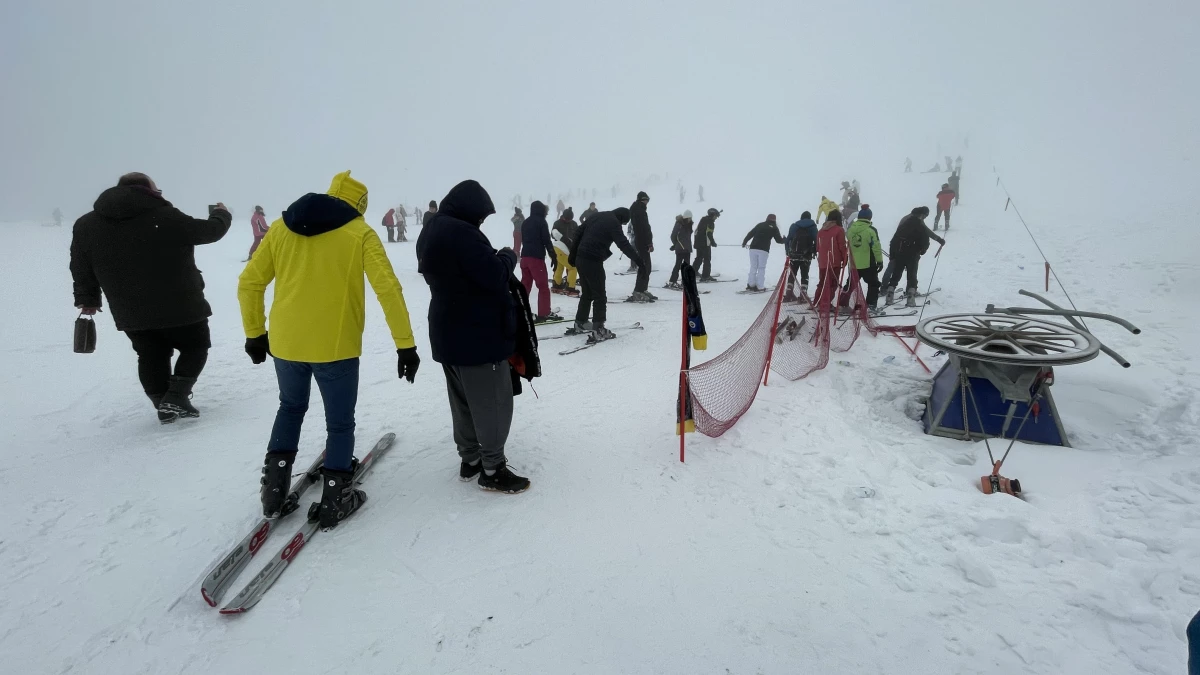 Keltepe Kayak Merkezi\'nde öğrenciler, sömestir tatilinin son günü şölenle uğurlandı