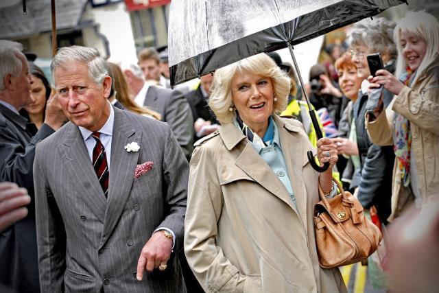 Kraliçe Elizabeth, Prens Charles kral olduğunda eşi Camilla'nın kraliçe olacağını duyurdu