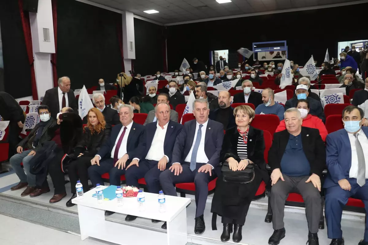 Memleket Partisi Genel Başkanı İnce, partisine yeni katılanlara rozet taktı