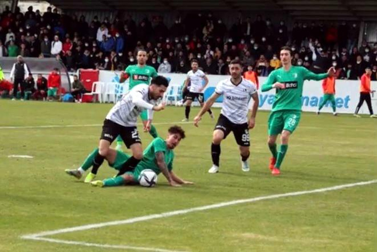 Sakaryaspor Kulüp Başkanı Genç\'ten hakem isyanı