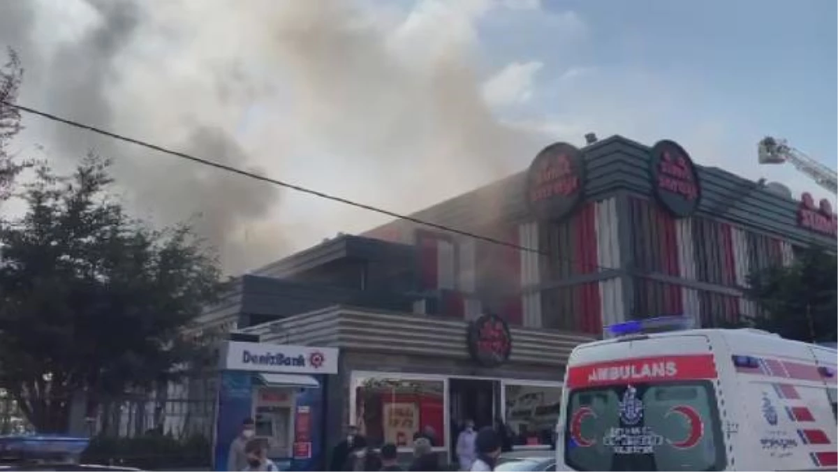 Son dakika haberleri: Sancaktepe\'de simit fabrikasında yangın (1)