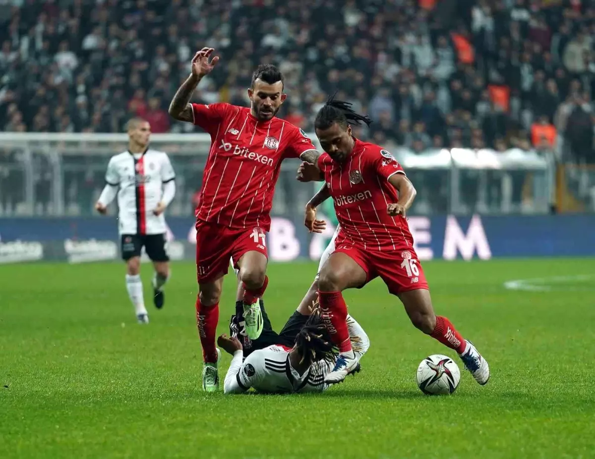 Spor Toto Süper Lig: Beşiktaş: 0 - Antalyaspor: 0 (Maç devam ediyor)