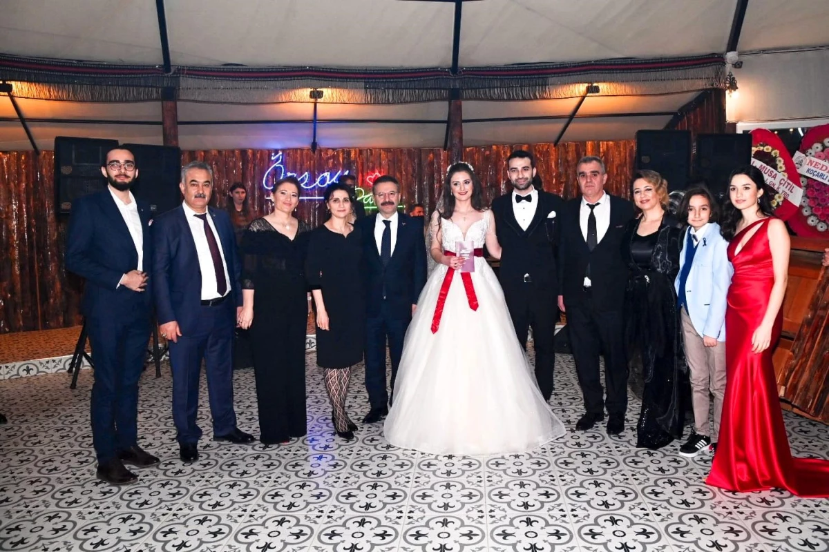 Vali Aksoy nikah şahidi oldu, mutluluklar diledi