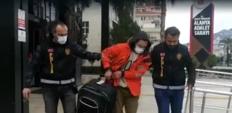 13 ayrı suçtan kaydı bulunan firari Alanya'da yakalandı