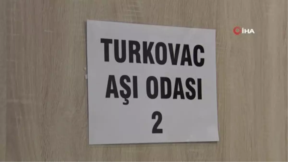 Antalya İl Sağlık Müdürü İsmail Başıbüyük de hatırlatma dozu olarak TURKOVAC aşısı oldu