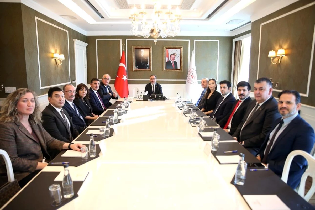 Bakan Kasapoğlu, TVF Başkanı Mehmet Akif Üstündağ\'ı kabul etti