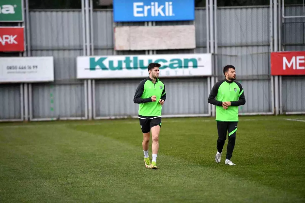 Bursaspor\'da Samsunspor maçı hazırlıkları başladı Massimo Bruno ve Elton Acolatse çalışmalara katılmadı