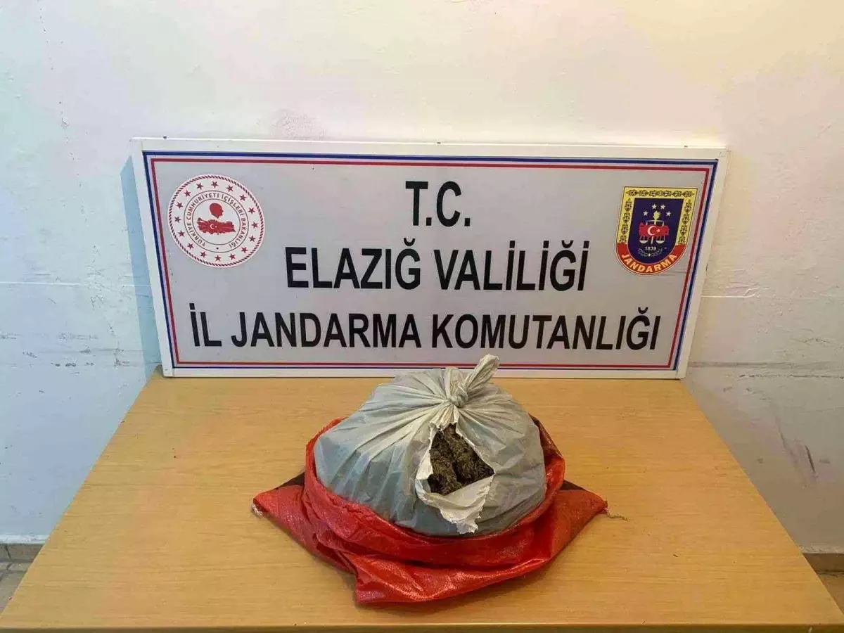 Elazığ\'da 1,5 kilo esrar ele geçirildi: 2 gözaltı