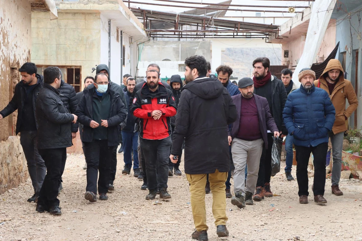 Gazetecilerden Suriye\'de yapımı süren briket ev kampanyasına destek