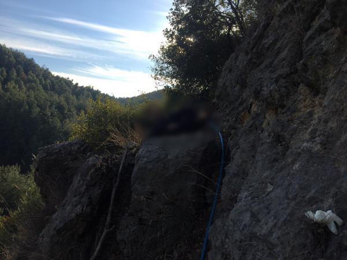 Kayalıklarda erkek cesedi bulundu