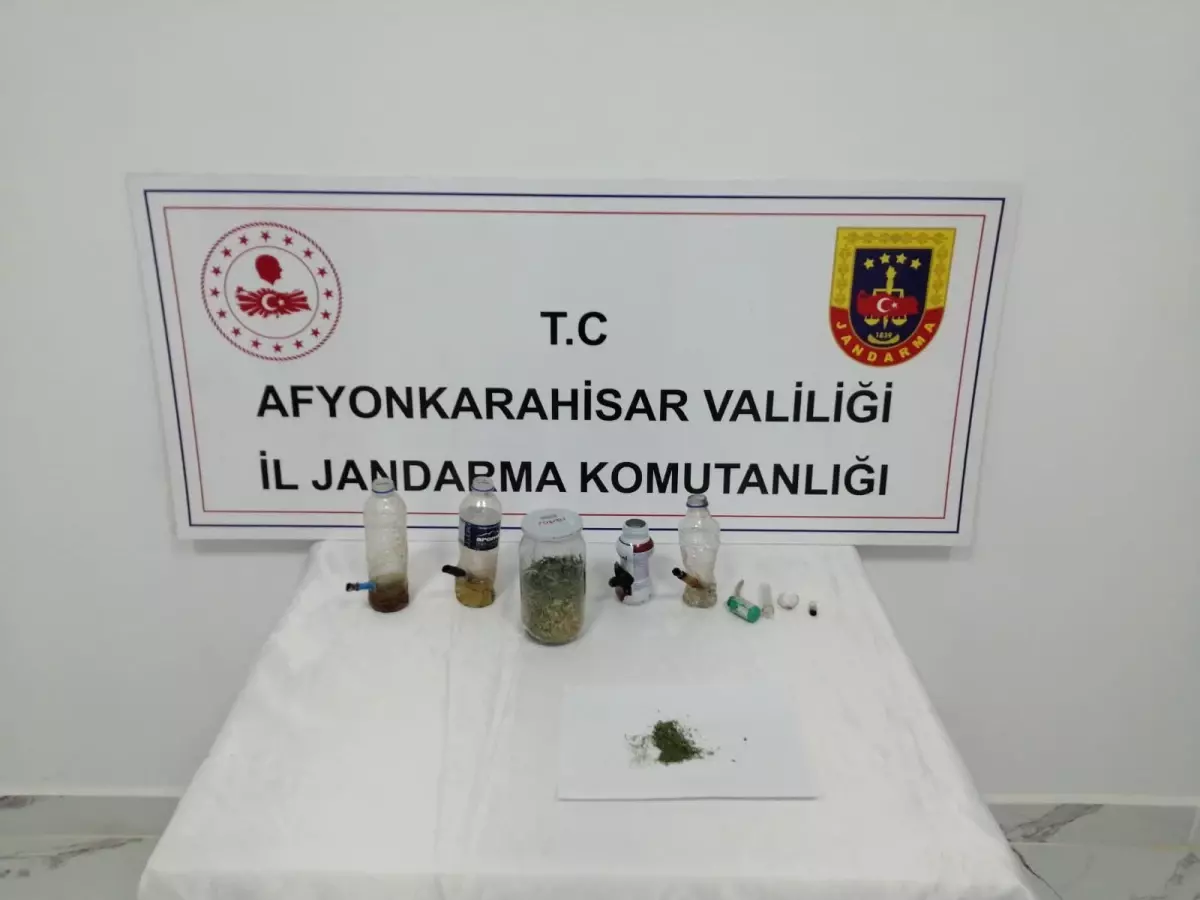 Köy odasında uyuşturucu kullanan 4 kişi yakalandı